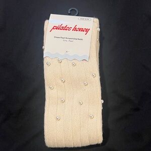 Cream Pearl Scrunch Grip Socks